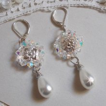 BO Gouttelettes Givrées with Swarovski crystal spinning tops and white Majorca pearls